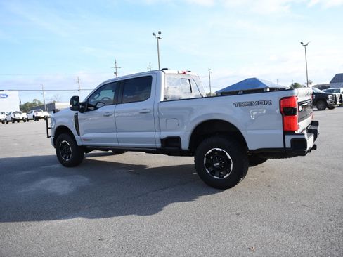 Used 2025 Ford F250 Platinum w/ Tremor Off-Road Package image 17