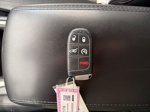 Used 2021 Jeep Grand Cherokee Laredo X image 41