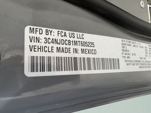Used 2021 Jeep Compass Limited w/ Sun and Sound Group AWD/4WD image 41