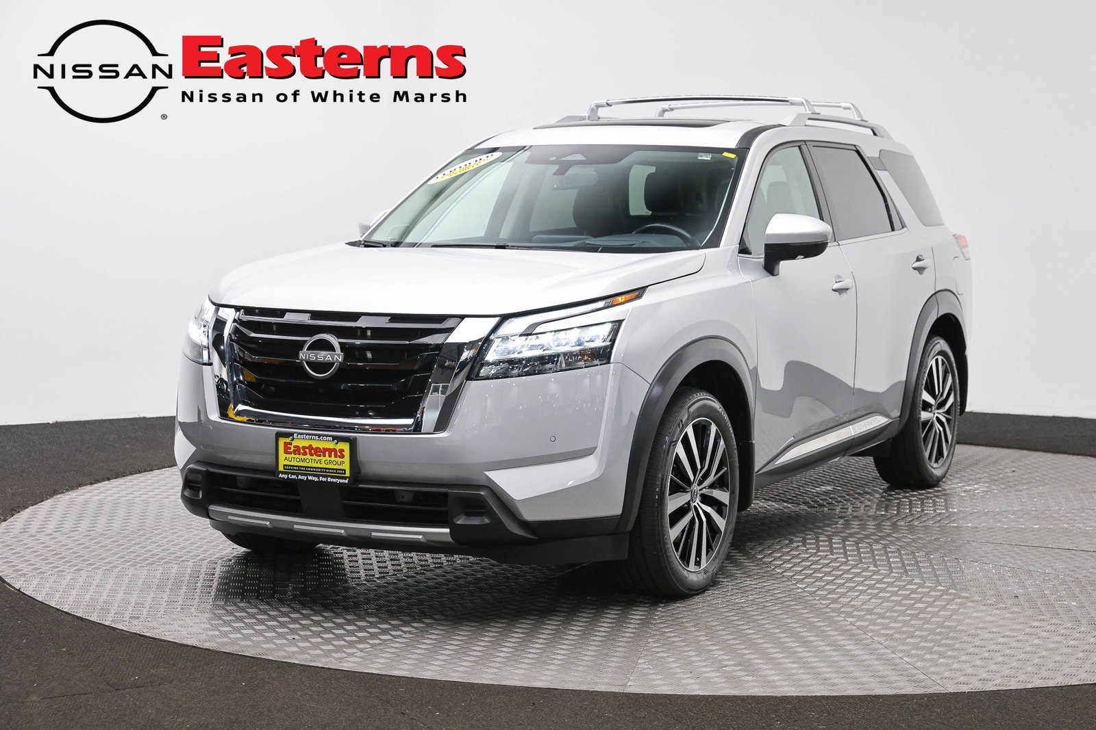 Used 2023 Nissan Pathfinder Platinum AWD/4WD image 1