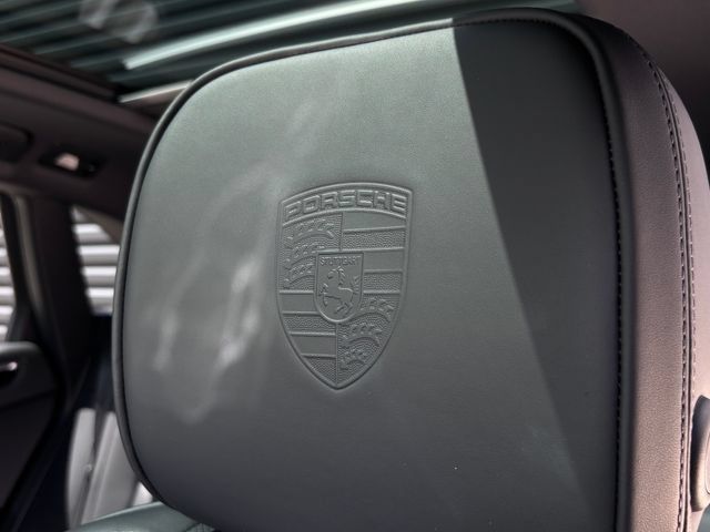 Certified 2026 Porsche Macan AWD/4WD image 28