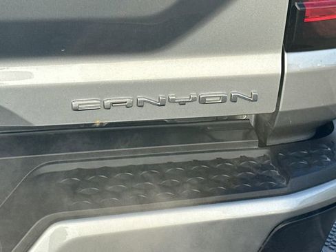 Used 2024 GMC Canyon Denali image 13