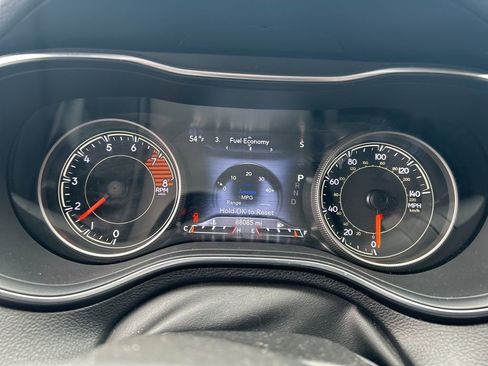 Used 2019 Jeep Cherokee Limited image 7