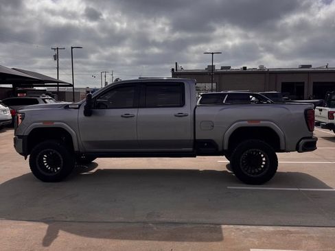 Used 2025 GMC Sierra 2500 AT4 w/ AT4 Premium Plus Package AWD/4WD image 4