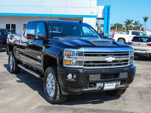 Used 2018 Chevrolet Silverado 2500 High Country w/ Duramax Plus Package AWD/4WD image 3