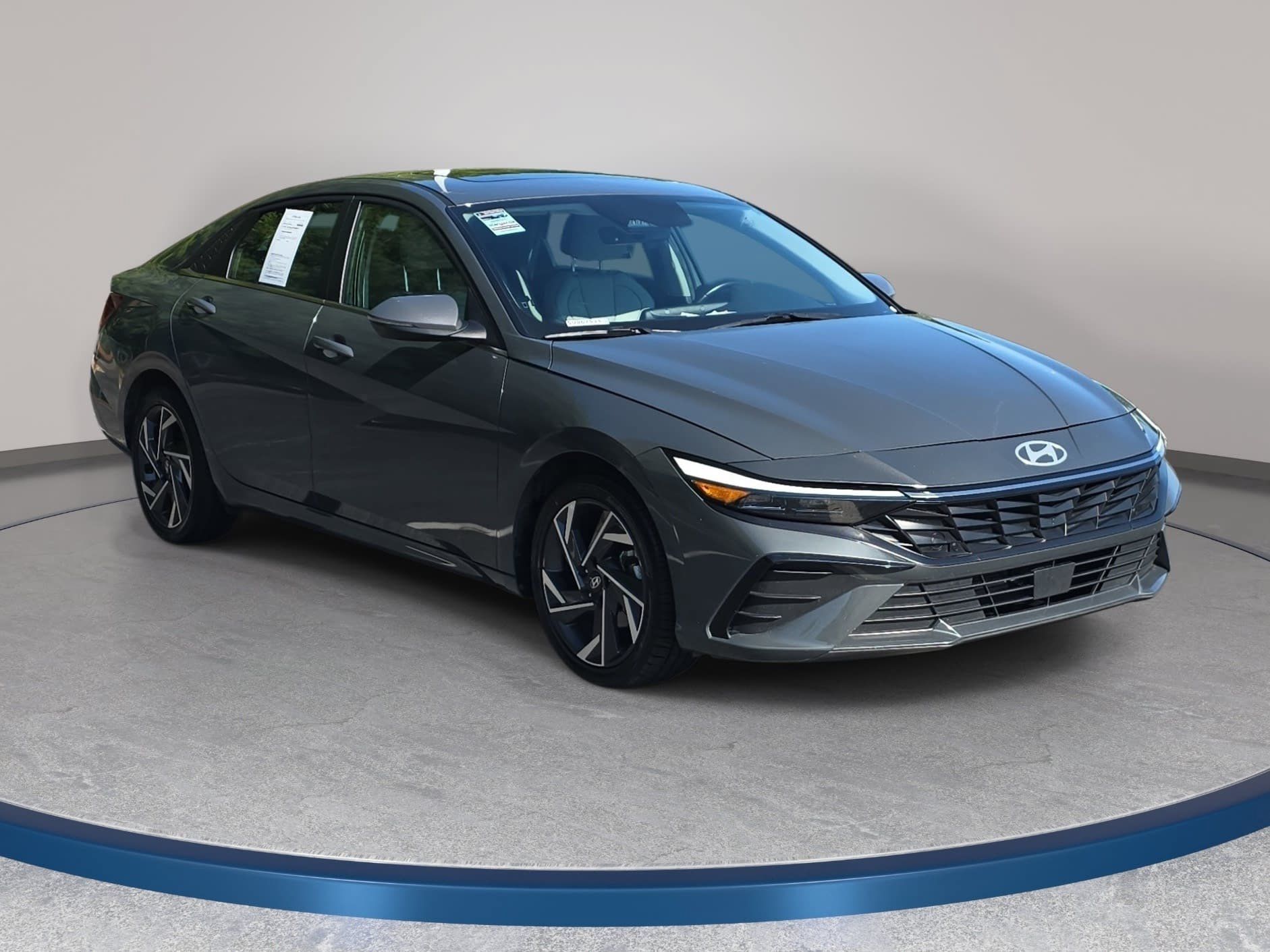 Used 2025 Hyundai Elantra Limited FWD image 3
