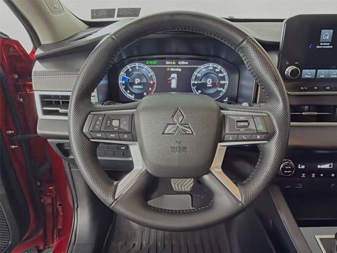 Used 2024 Mitsubishi Outlander SE AWD/4WD image 3