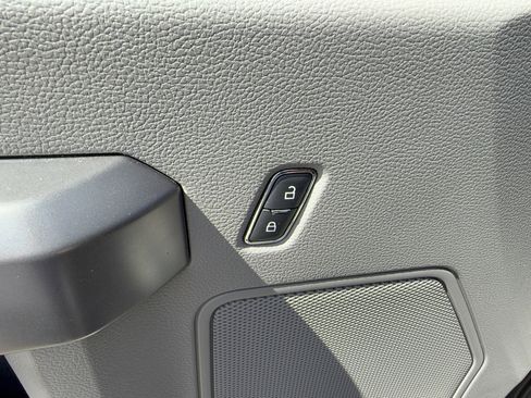 Certified 2019 Ford F150 XLT image 9