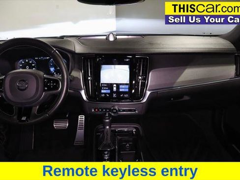 Used 2020 Volvo S90 T6 R-Design image 17
