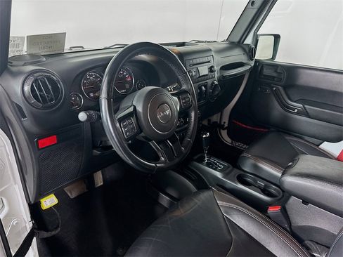 Used 2018 Jeep Wrangler Unlimited Rubicon image 30