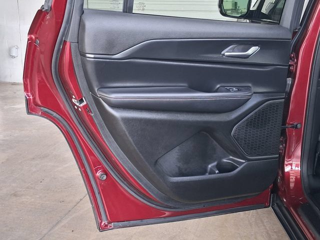 Used 2025 Jeep Grand Cherokee L Laredo RWD image 20