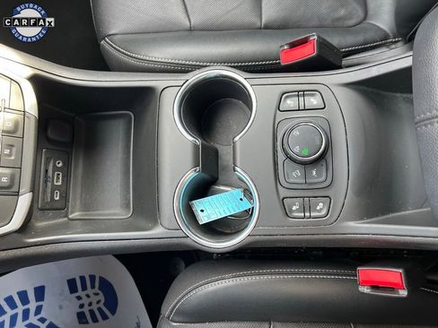 Used 2023 GMC Terrain SLT image 16