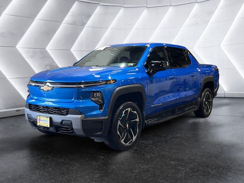 Used 2026 Chevrolet Silverado EV LT AWD/4WD image 2