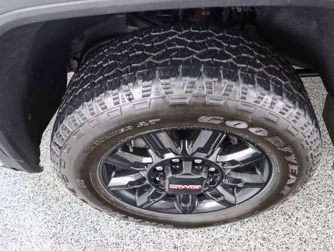 Used 2024 GMC Sierra 2500 AT4 w/ AT4 Premium Plus Package image 11