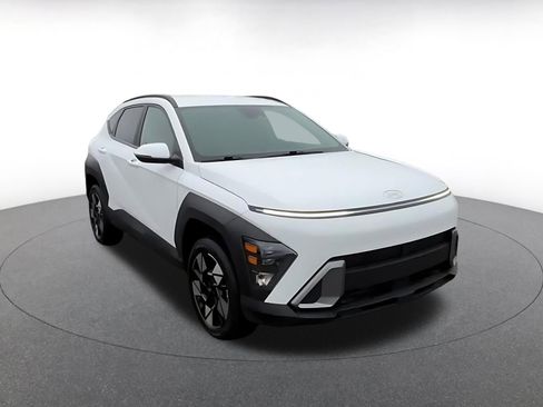 Used 2025 Hyundai Kona SEL image 3