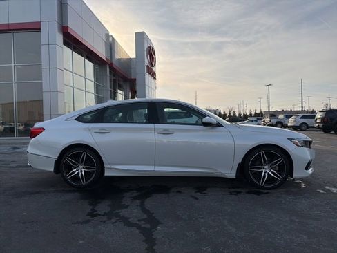 Used 2022 Honda Accord Touring image 8