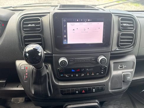 Used 2025 RAM ProMaster 2500 w/ Convenience Group FWD image 15