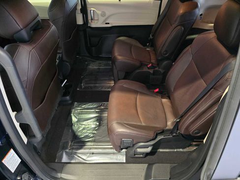 Used 2023 Toyota Sienna Platinum image 17