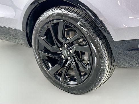 Certified 2025 Land Rover Discovery Dynamic SE image 10