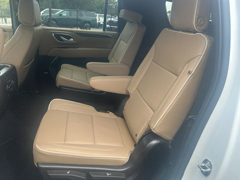 Used 2022 Chevrolet Suburban Premier image 19