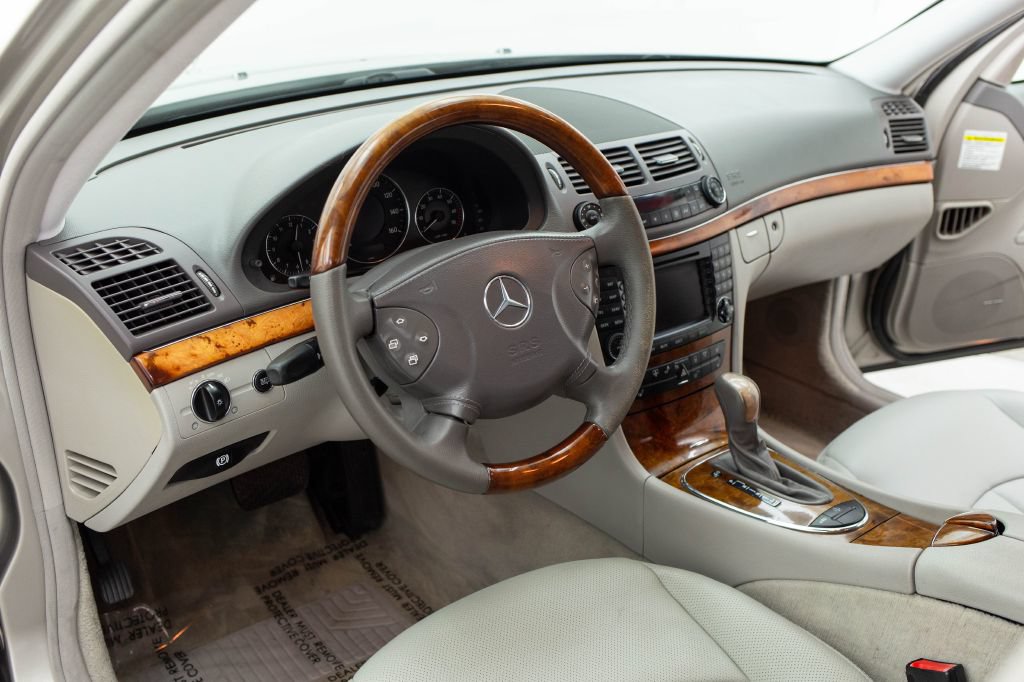 Used 2005 Mercedes-Benz E 500 Sedan w/ Lighting Pkg image 19