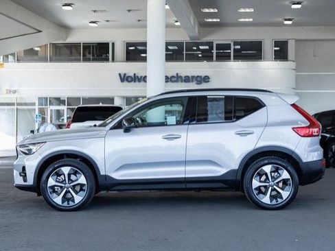 New 2025 Volvo XC40 B5 Plus image 22