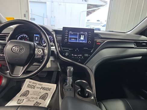 Used 2023 Toyota Camry SE image 12