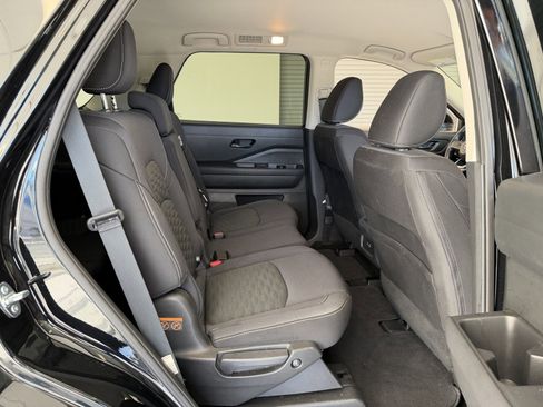 Used 2024 Nissan Pathfinder S image 45