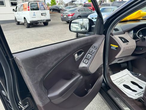 Used 2012 Hyundai Tucson Limited image 19