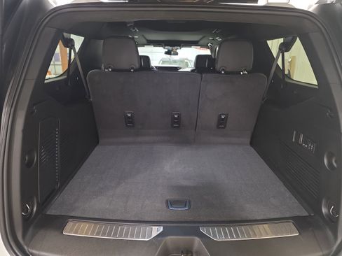 Used 2024 GMC Yukon XL Denali image 9