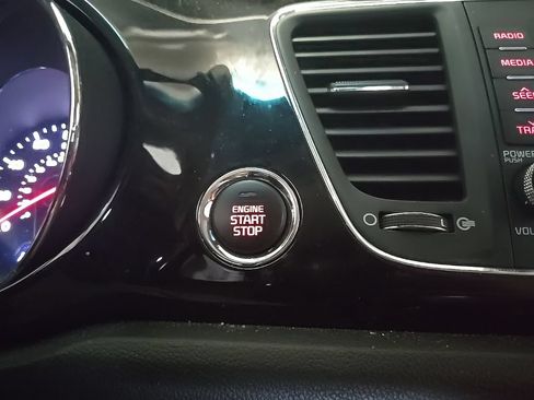 Used 2018 Kia Sedona EX FWD image 28