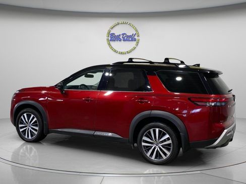 Used 2022 Nissan Pathfinder Platinum w/ Cargo Package AWD/4WD image 4