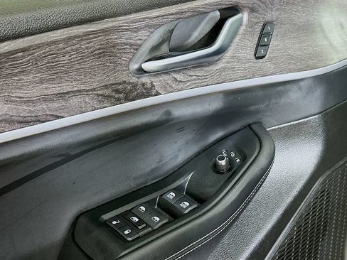 Used 2024 Jeep Grand Cherokee Limited w/ Luxury Tech Group II AWD/4WD image 21