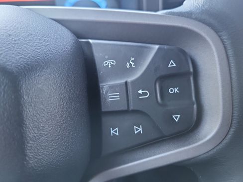 Used 2025 Ford Bronco Badlands image 32