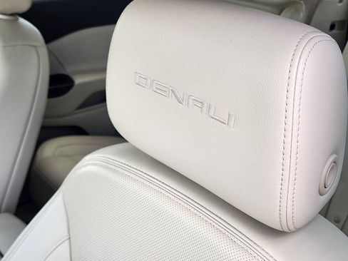 Used 2022 GMC Acadia Denali FWD image 15