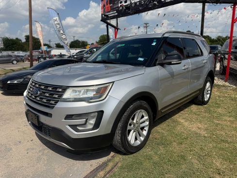 Used 2016 Ford Explorer XLT w/ Equipment Group 202A FWD image 1