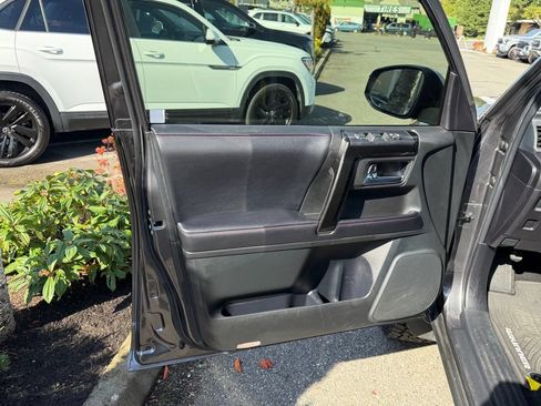 Used 2016 Toyota 4Runner TRD Pro AWD/4WD image 11
