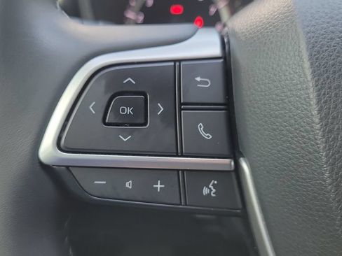 Certified 2023 Toyota Highlander LE FWD image 19