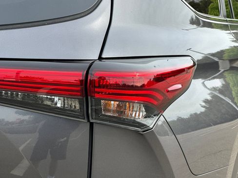 Used 2023 Toyota Highlander XLE AWD/4WD image 49