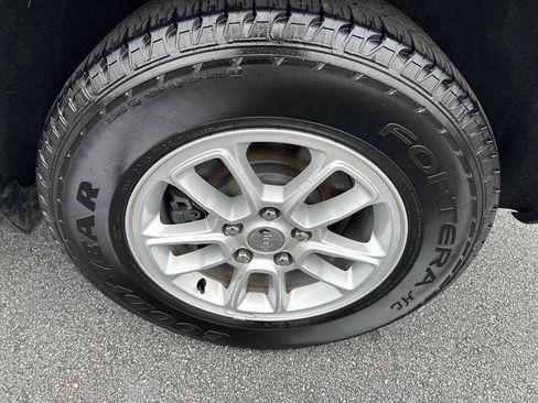 Used 2020 Jeep Grand Cherokee Laredo image 15