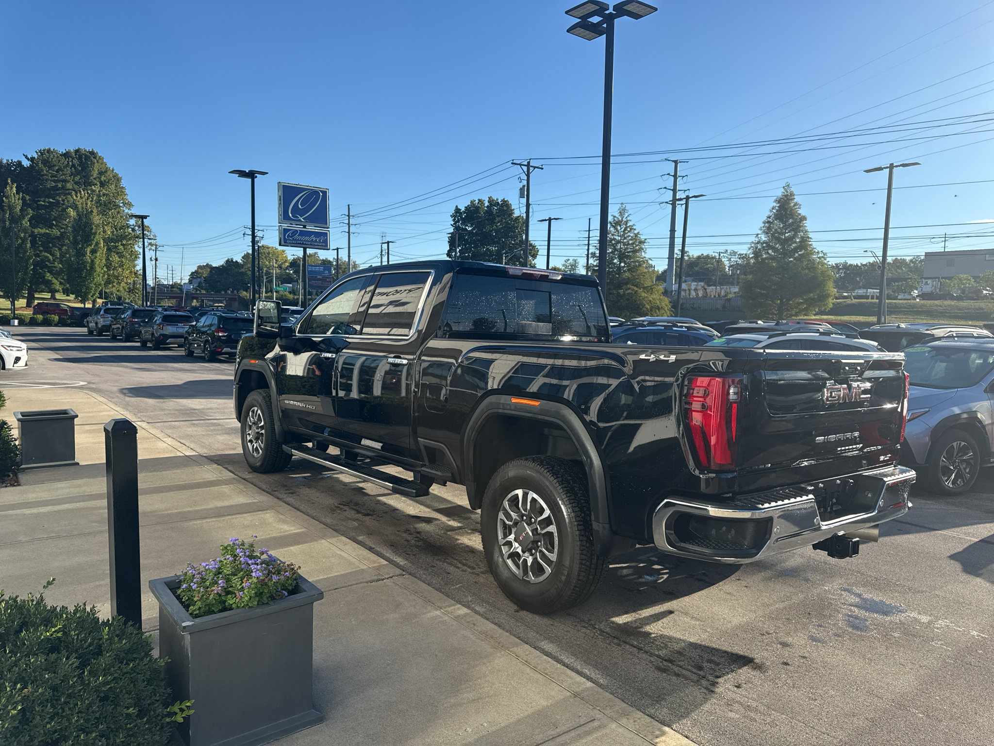 Used 2024 GMC Sierra 2500 SLT w/ SLT Premium Package AWD/4WD image 4