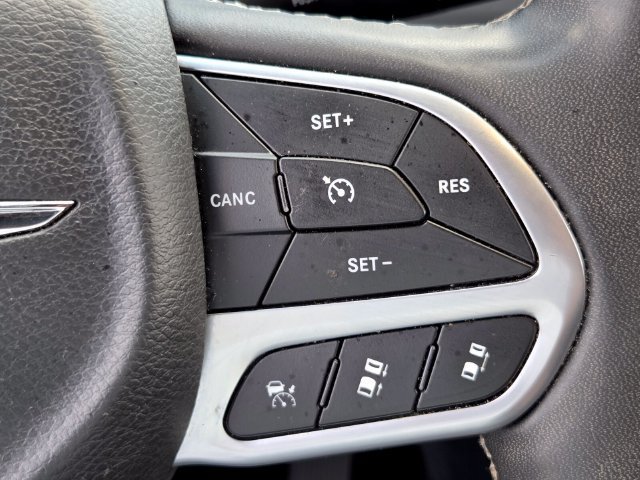 Used 2025 Chrysler Pacifica Select FWD image 21