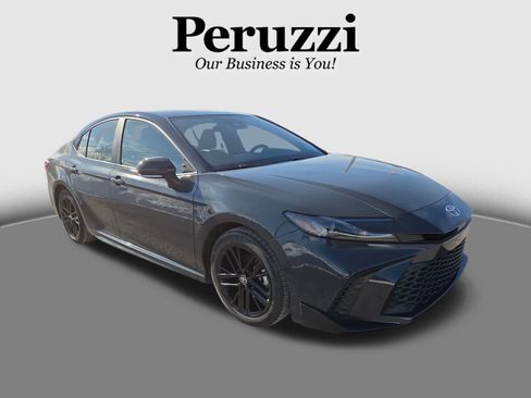 Certified 2025 Toyota Camry SE image 1