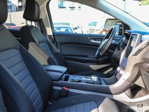 Used 2023 Ford Edge SE w/ Black Appearance Package image 16