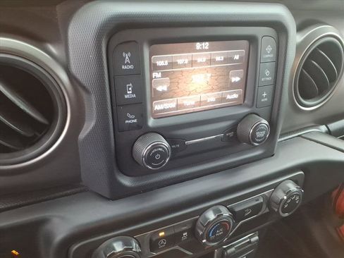 Used 2020 Jeep Wrangler Sport image 29