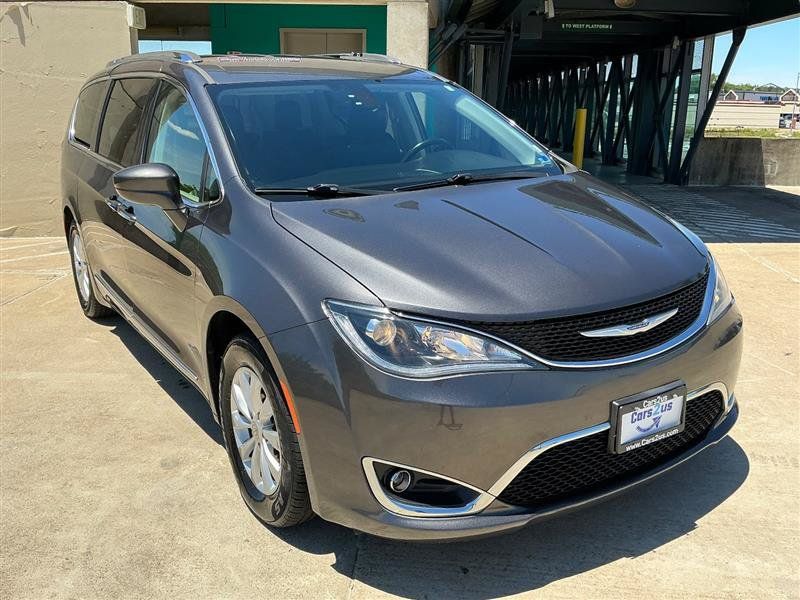 Used 2018 Chrysler Pacifica Touring-L FWD image 8