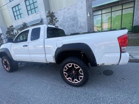 Used 2016 Toyota Tacoma SR image 4