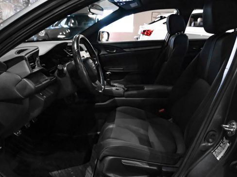 Used 2018 Honda Civic Sport image 4