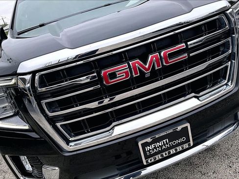 Used 2024 GMC Yukon SLT w/ SLT Luxury Package RWD image 40