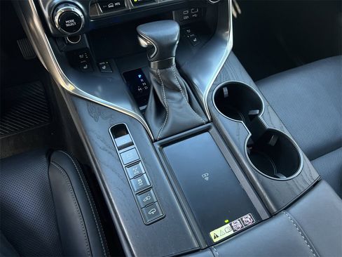 Used 2023 Lexus LX 600 4WD w/ Luxury Package image 16